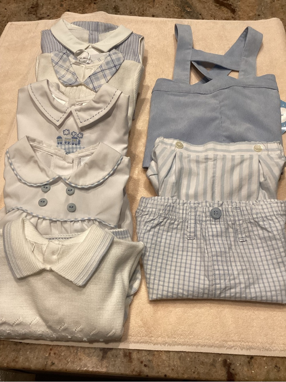 Baby outfits in blue and white. 5 outfits and 3 pairs of shorts - Picture 4 of 13